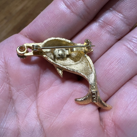 Vintage JJ Gold Tone Dolphin Brooch - Picture 2 of 3